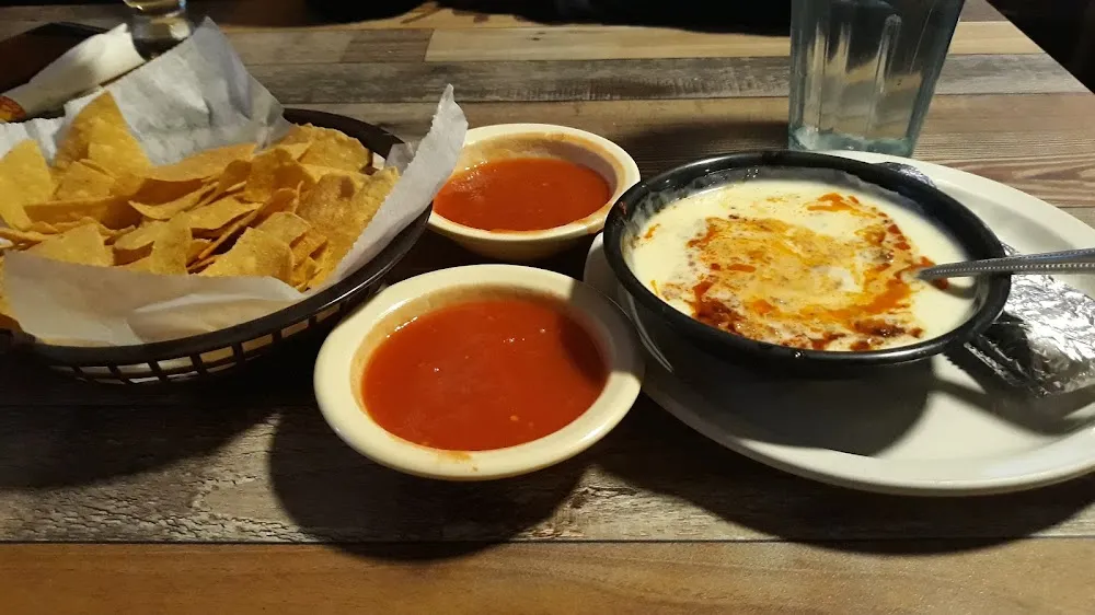 Chips Salsa & Churi Queso Dip